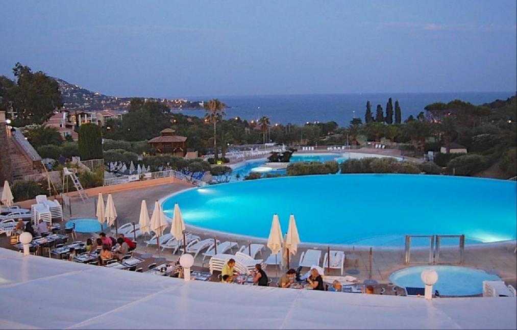 Vacances En Paradis Saint-Raphaël Exterior foto